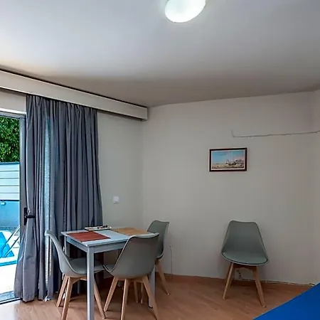 7palms Ξενοδοχείο 2*